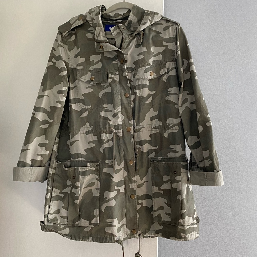 Apt 9 Camouflage Hooded Light Jacket - great condition